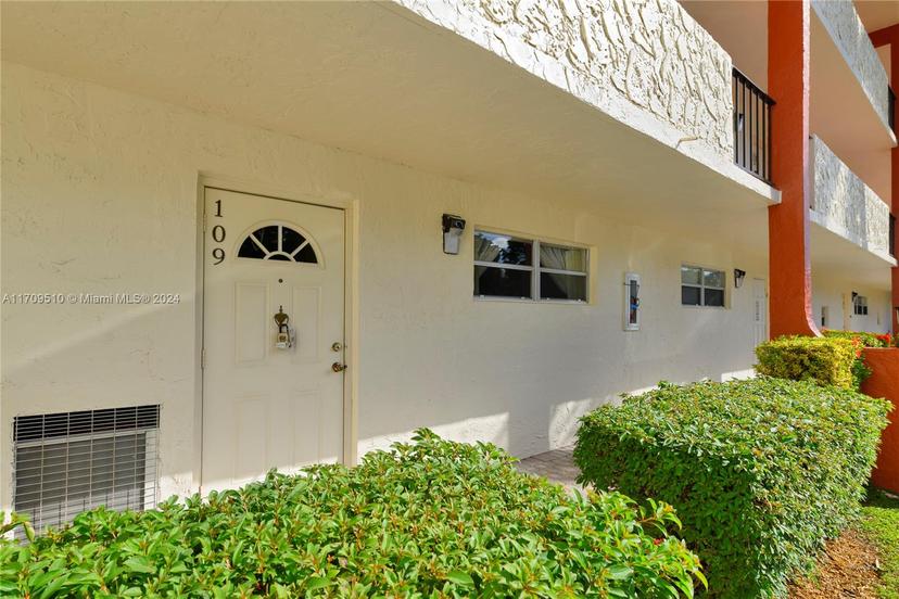 Picture of 9800 N Hollybrook Lake Dr # 109, Pembroke Pines FL 33025