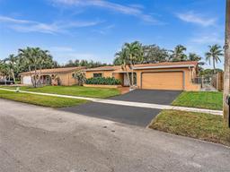 Picture of 8910 NW 7Th Ct, Pembroke Pines, FL 33024