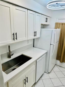 Picture of 1431 S 14Th Ave # 118, Hollywood, FL 33020