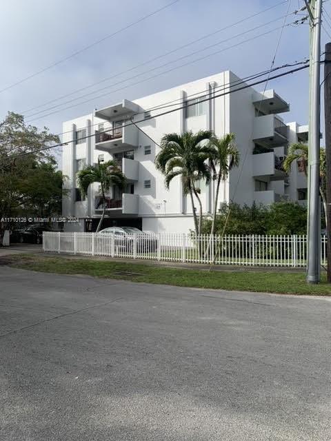 Picture of 1090 NE 129Th St # 202, North Miami, FL 33161