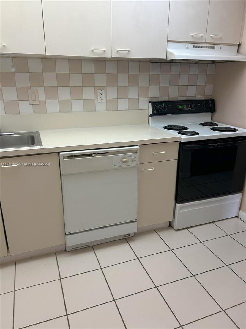 Picture of 10431 N Kendall Dr # D305, Miami FL 33176