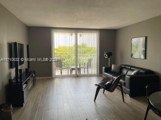 Picture of 6940 Miami Gardens Dr # 424, Hialeah, FL 33015