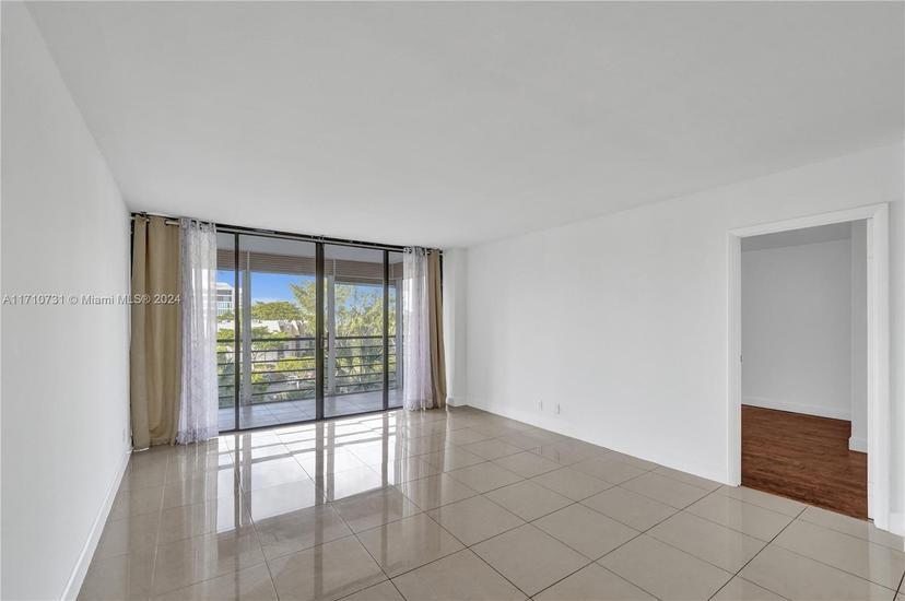 Picture of 20500 W Country Club Dr # 503, Aventura FL 33180