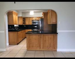 Picture of 4165 W 6Th Ct, Hialeah, FL 33012