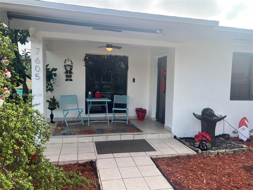 Picture of 7605 W 6Th Ave, Hialeah FL 33014