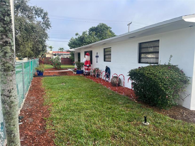 Picture of 7605 W 6Th Ave, Hialeah FL 33014