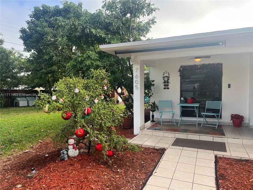 Picture of 7605 W 6Th Ave, Hialeah FL 33014