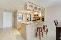 Picture of 605 Oaks Dr # 305, Pompano Beach, FL 33069