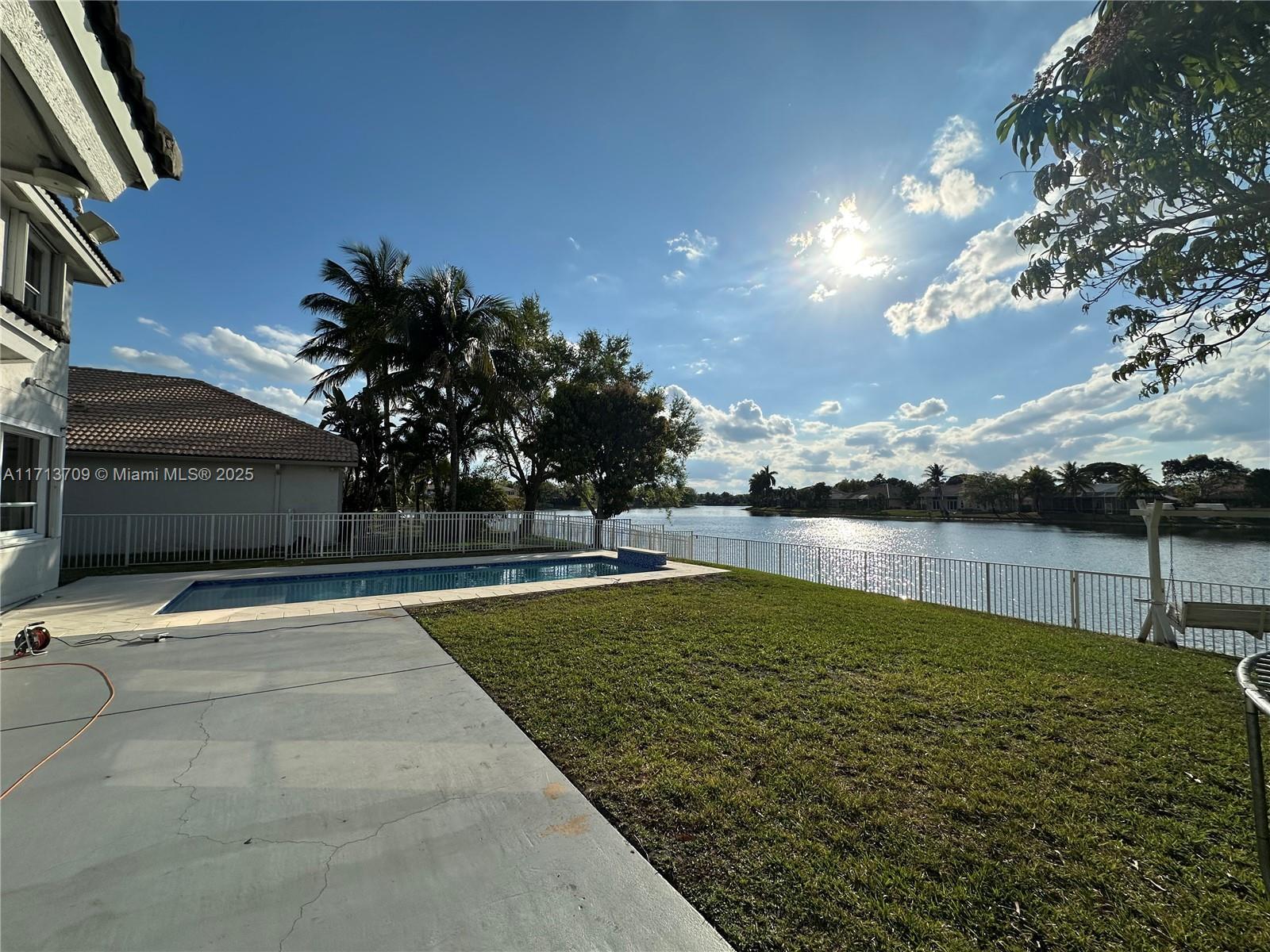 Picture of 2048 NW 126Th Ave, Pembroke Pines, FL 33028