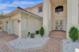 Picture of 1727 Victoria Pointe Cir, Weston, FL 33327