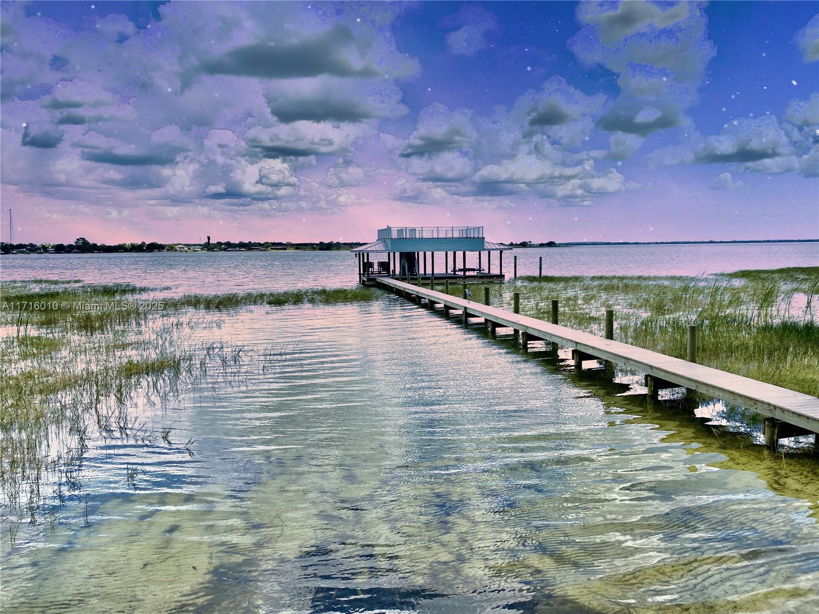 Picture of 424 Lake Mirror Dr, Lake Placid, FL 33852