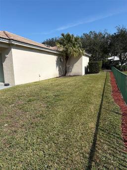 Picture of 2420 Fairways Dr, Homestead, FL 33035