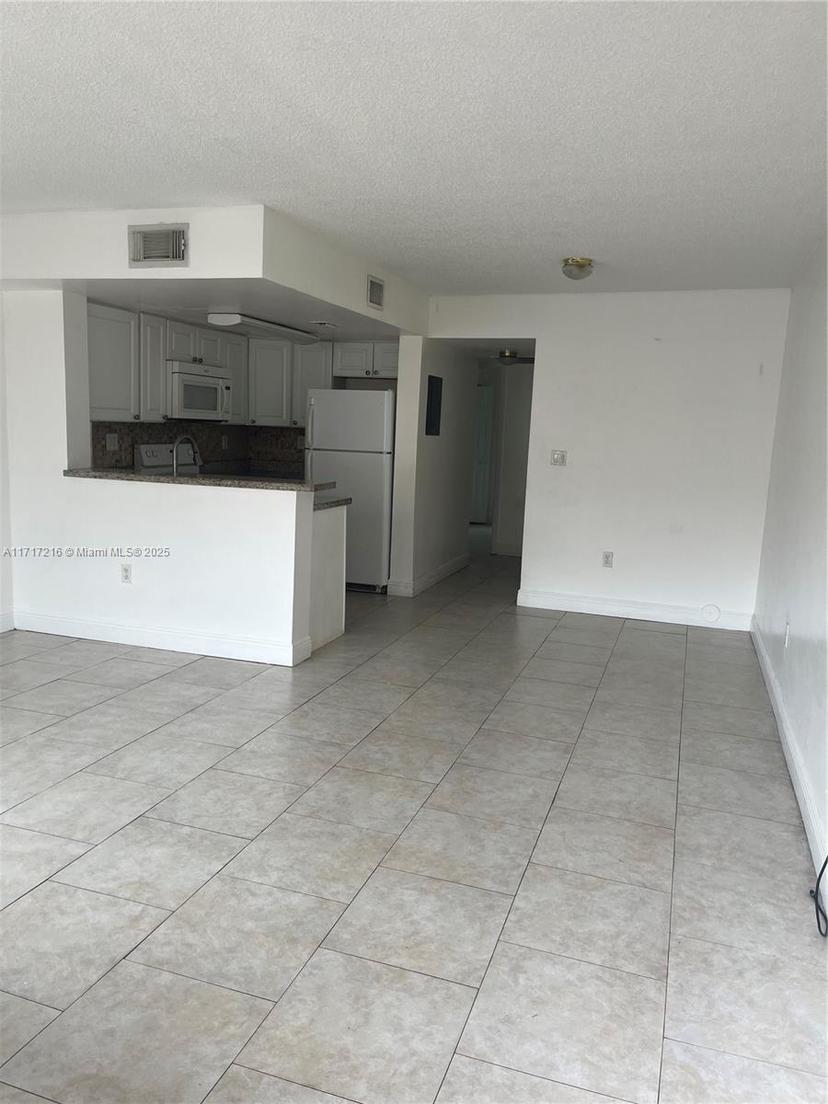 Picture of 650 NW 86Th Pl # 105, Miami FL 33126