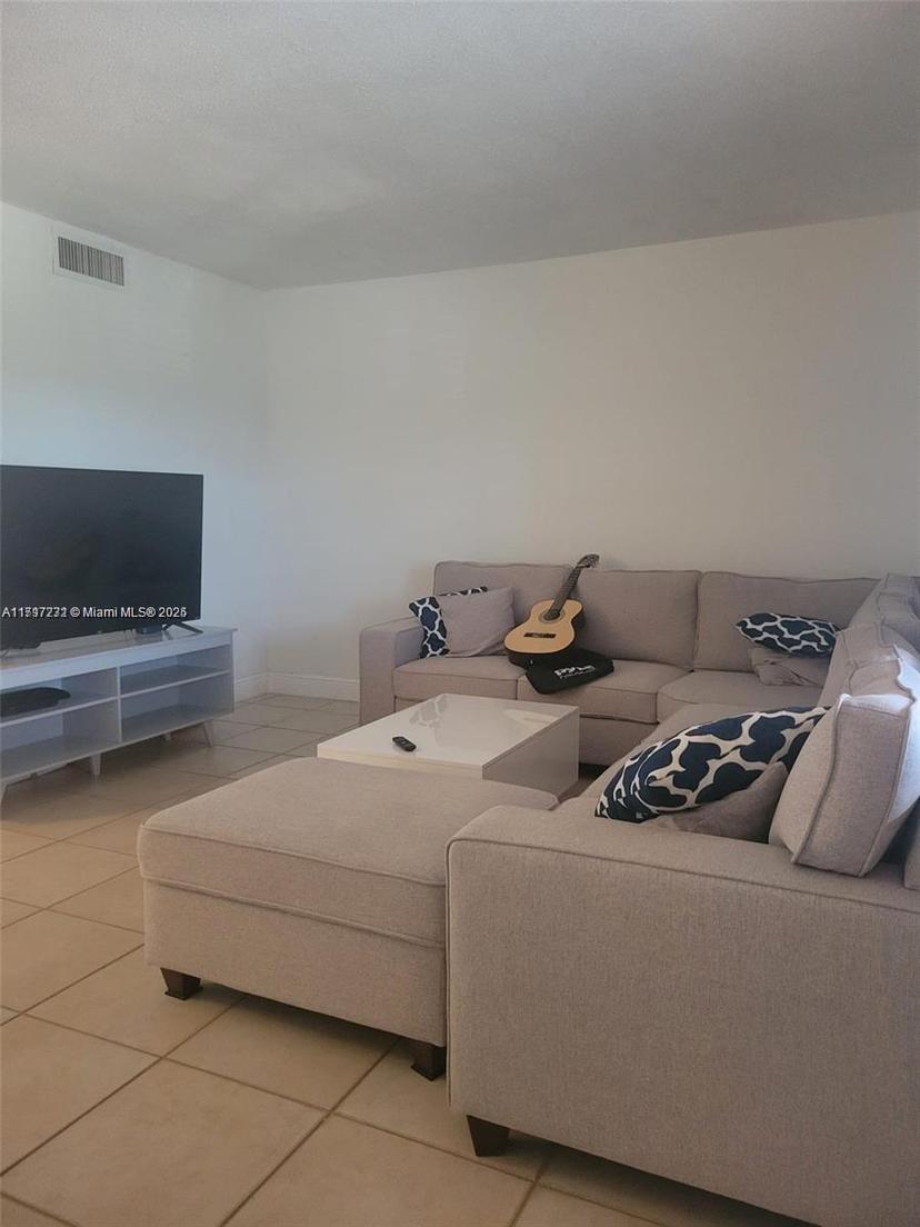 Picture of 1450 NE 170Th St # 211, North Miami Beach FL 33162