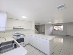 Picture of 431 NW 82Nd Ave # 906, Miami, FL 33126