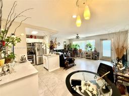 Picture of 431 Chatham U # U, West Palm Beach, FL 33417