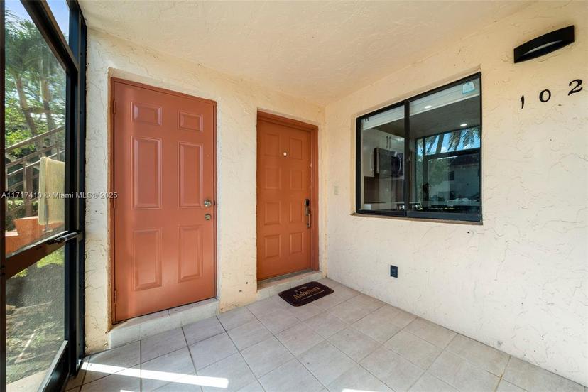 Picture of 369 Lakeview Dr # 102, Weston FL 33326