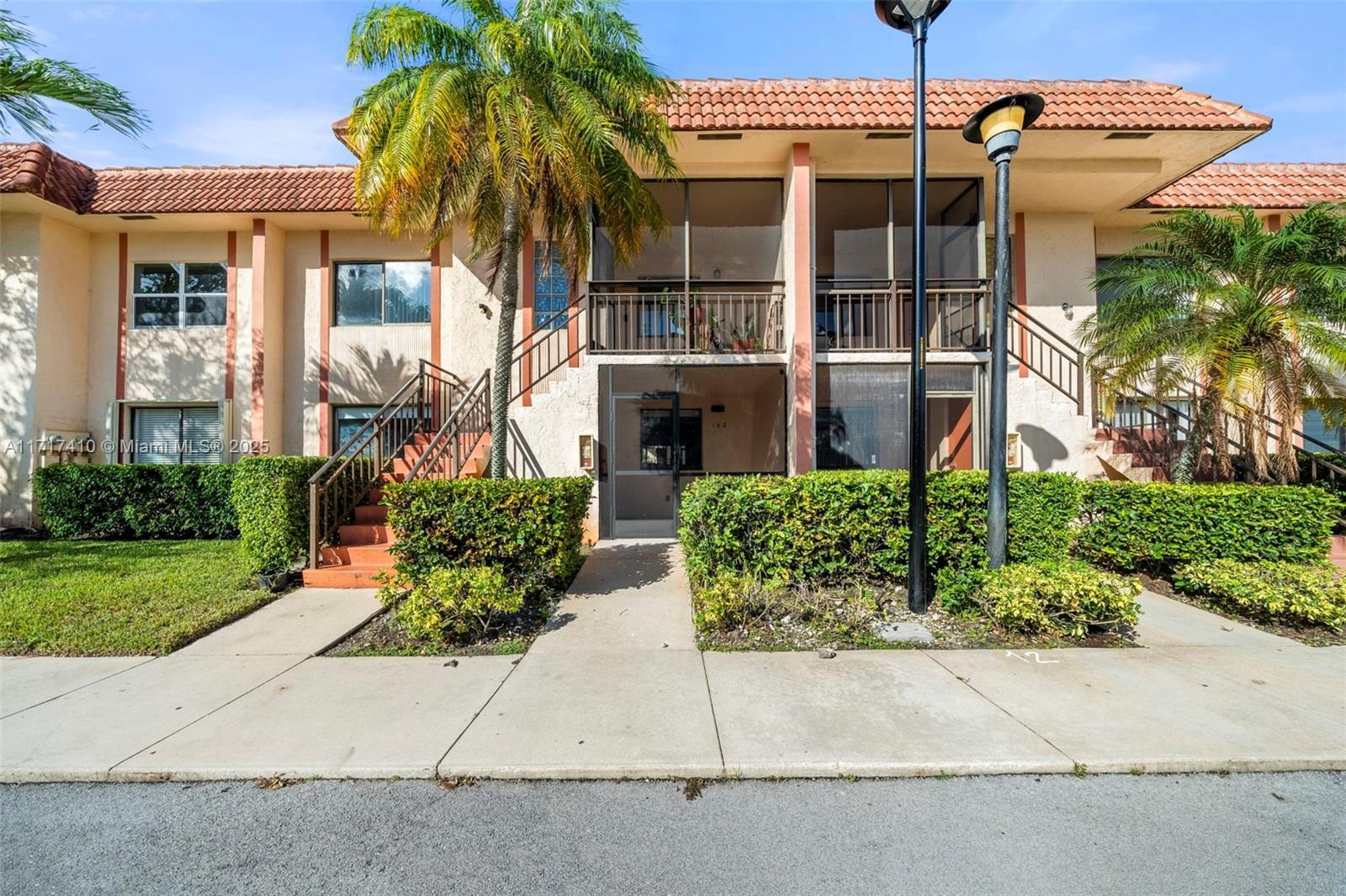 Picture of 369 Lakeview Dr # 102, Weston, FL 33326