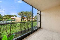 Picture of 369 Lakeview Dr # 102, Weston, FL 33326