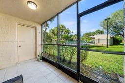 Picture of 369 Lakeview Dr # 102, Weston, FL 33326