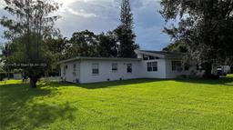 Picture of 1128 Park Ln, Haverhill, FL 33417