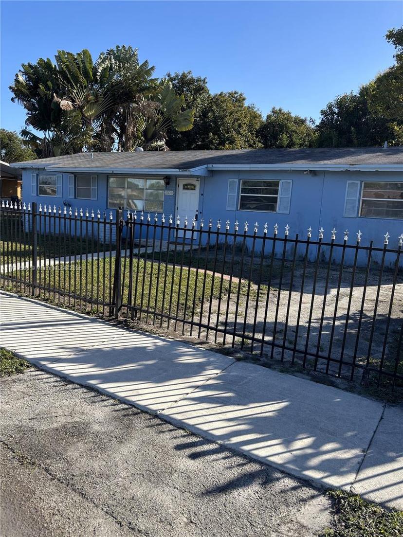 Picture of 5530 NW 180Th Ter, Miami Gardens FL 33055