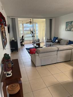 Picture of 2900 N Pine Island Rd # 209, Sunrise, FL 33322