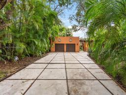 Picture of 1006 S Greenway Dr, Coral Gables, FL 33134