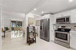 Picture of 9261 Sunrise Lakes Blvd # 111, Sunrise, FL 33322