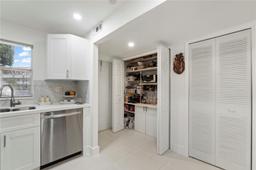 Picture of 9261 Sunrise Lakes Blvd # 111, Sunrise, FL 33322