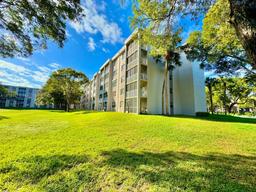 Picture of 1075 Riverside Dr # 404, Coral Springs, FL 33071