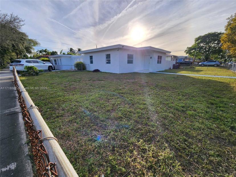 Picture of 2608 Funston St, Hollywood FL 33020