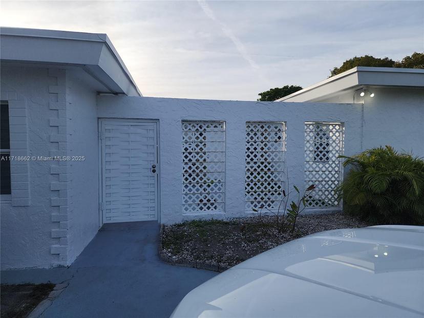 Picture of 2608 Funston St, Hollywood FL 33020