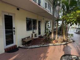 Picture of 8040 Tatum Waterway Dr # 4, Miami Beach, FL 33141