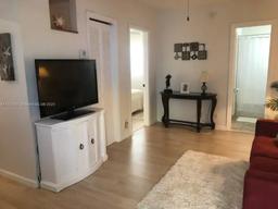 Picture of 326 Wilson St # 206, Hollywood, FL 33019