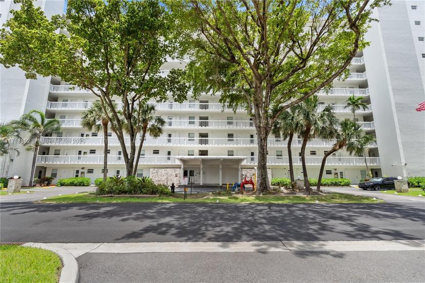 Picture of 2555 NE 11Th St # 303, Fort Lauderdale FL 33304