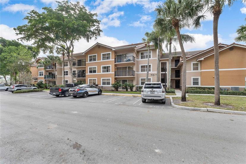 Picture of 8871 Wiles Rd # 204, Coral Springs FL 33067