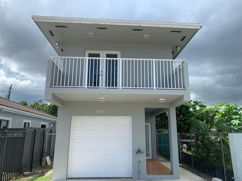 Picture of 2250 W 5Th Way, Hialeah FL 33010