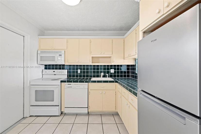 Picture of 4650 Washington St # 504, Hollywood FL 33021