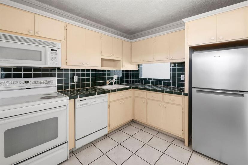 Picture of 4650 Washington St # 504, Hollywood FL 33021