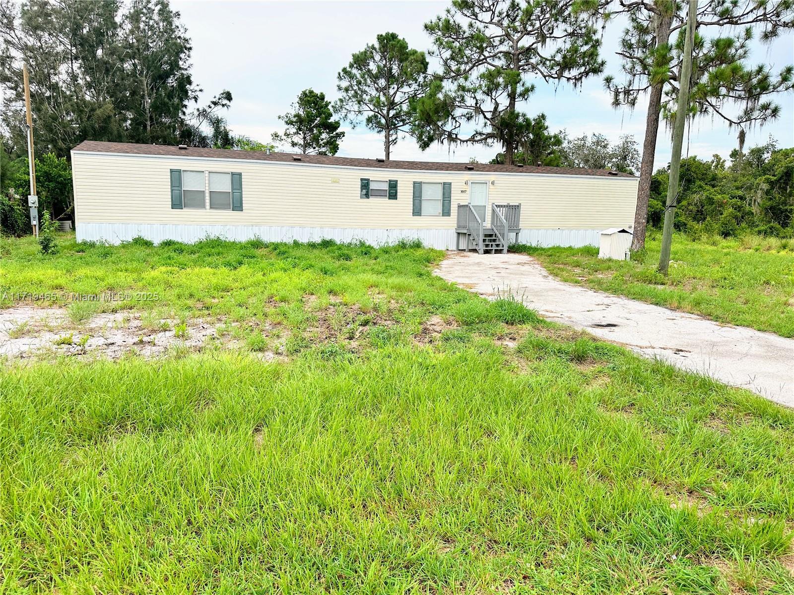 Picture of 3057 Holiday Beach Drive, Avon Park, FL 33825