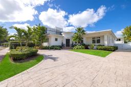 Picture of 4340 Pine Tree Dr, Miami Beach, FL 33140