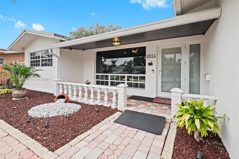 Picture of 4911 SW 29Th Ter, Dania Beach FL 33312