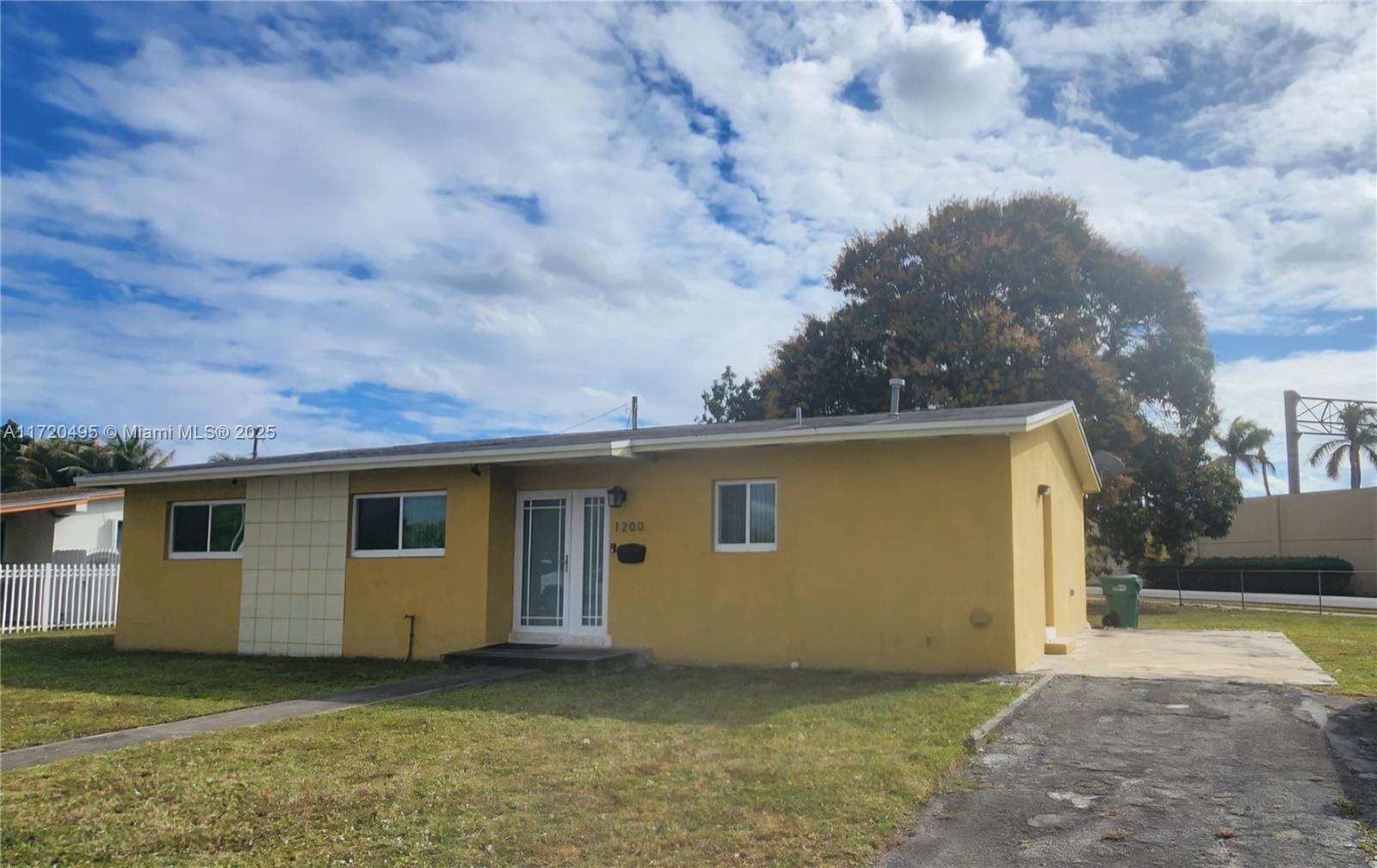 Picture of 1200 NW 183Rd St, Miami Gardens, FL 33169