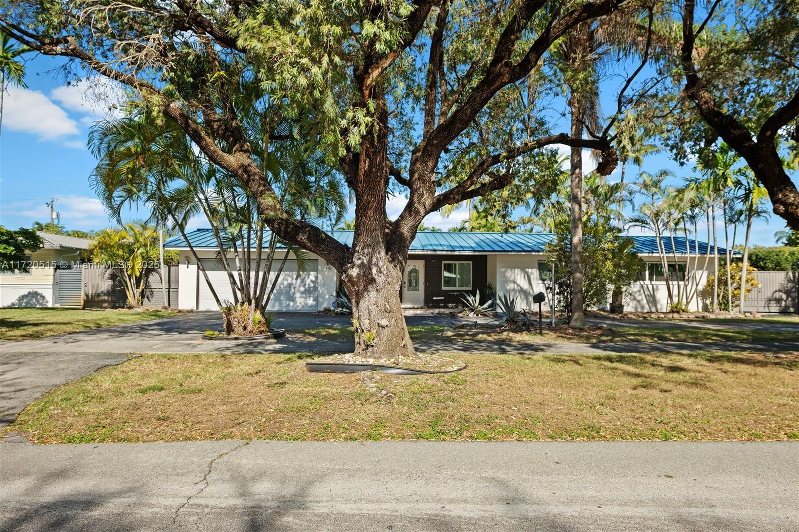 Picture of 1031 Redbird Ave, Miami Springs, FL 33166