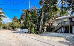 Picture of 130 Ocean View Dr, Tavernier, FL 33070