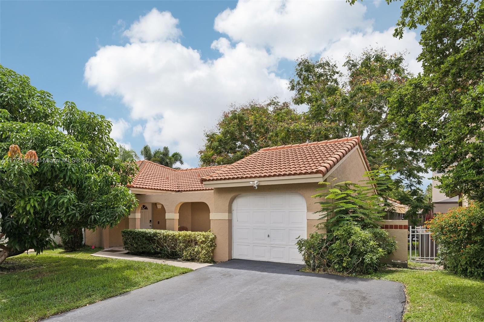 Picture of 1350 Seagrape Cir, Weston, FL 33326