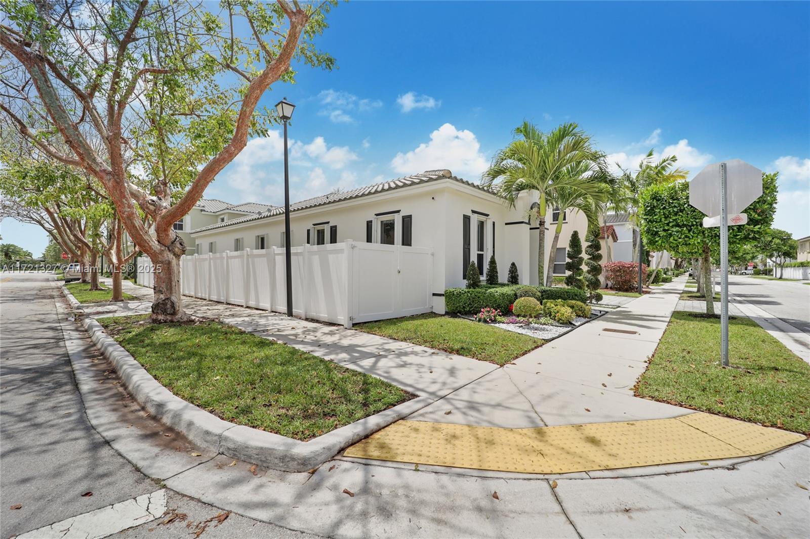 Picture of 16970 SW 92Nd St, Miami, FL 33196