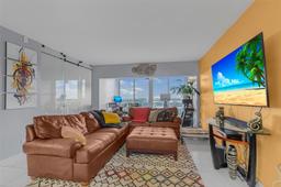 Picture of 4400 Hillcrest Dr # 912B, Hollywood, FL 33021