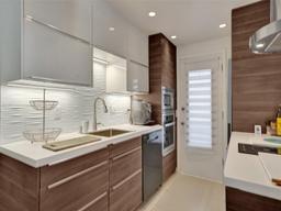 Picture of 17001 NE 13Th Ave # 105, Miami, FL 33162